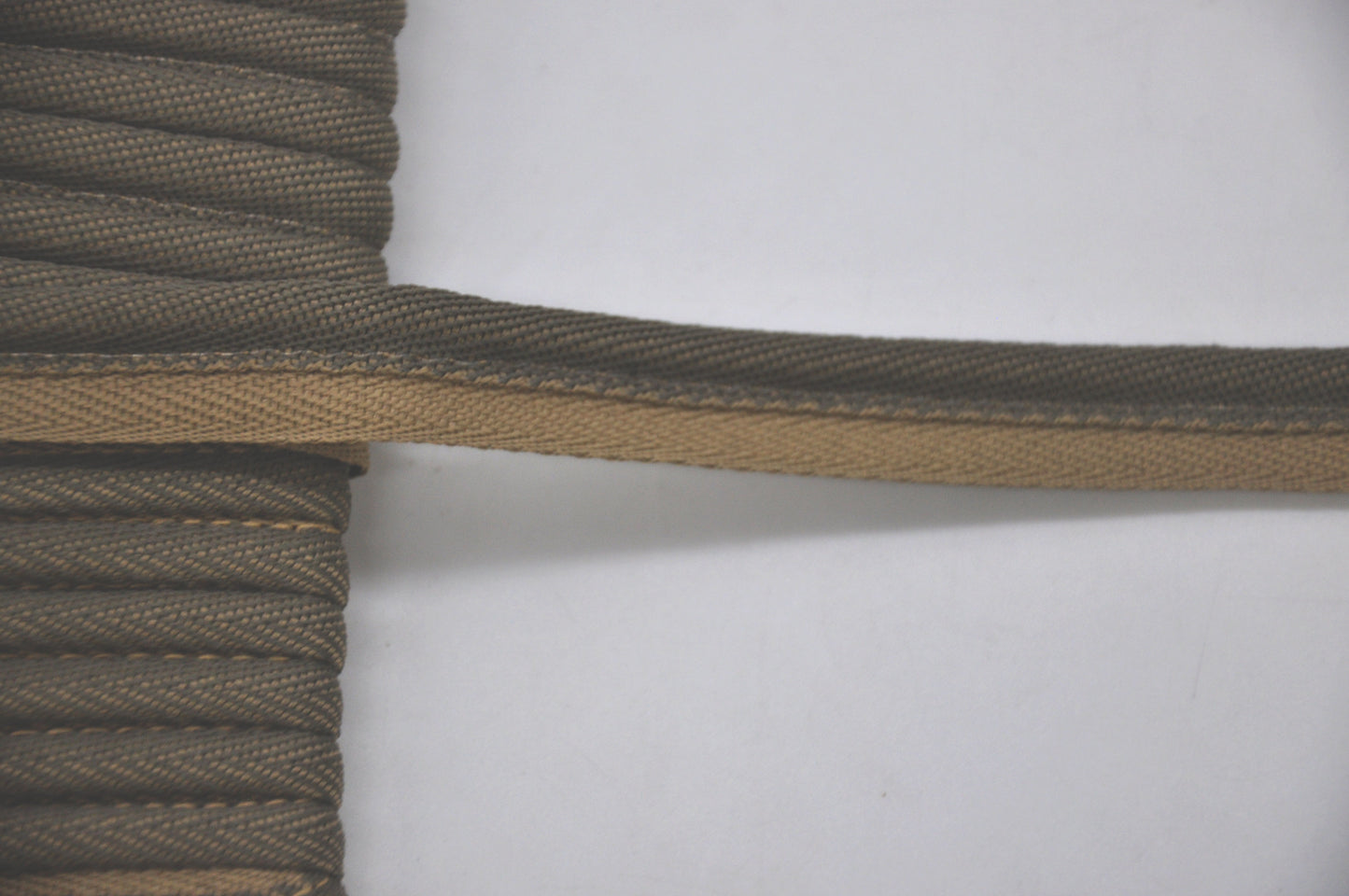 Belagio Enterprises 1/4-inch Piping Cord with Lip – Beige and Chocolate – 50 Yard Roll | Style BC-10098